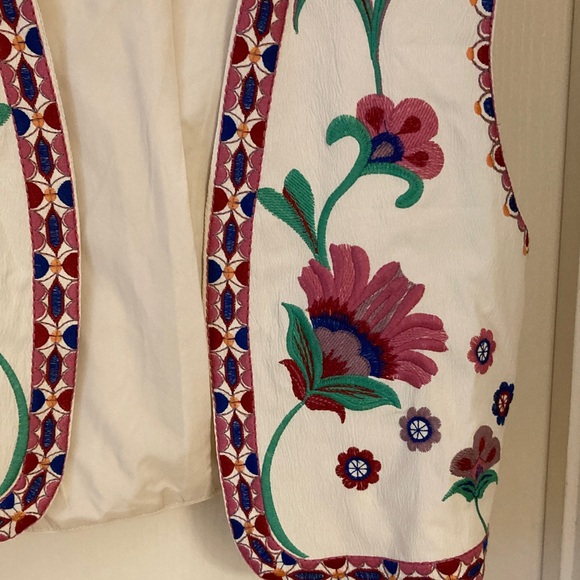Floral Embroidered Vest - Picture 5 of 11